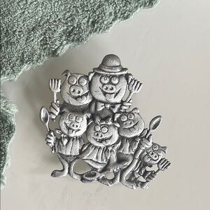 JJ Stamped Vintage Pig Family Eat Whimsical Silver Cartoon Character Brooch
